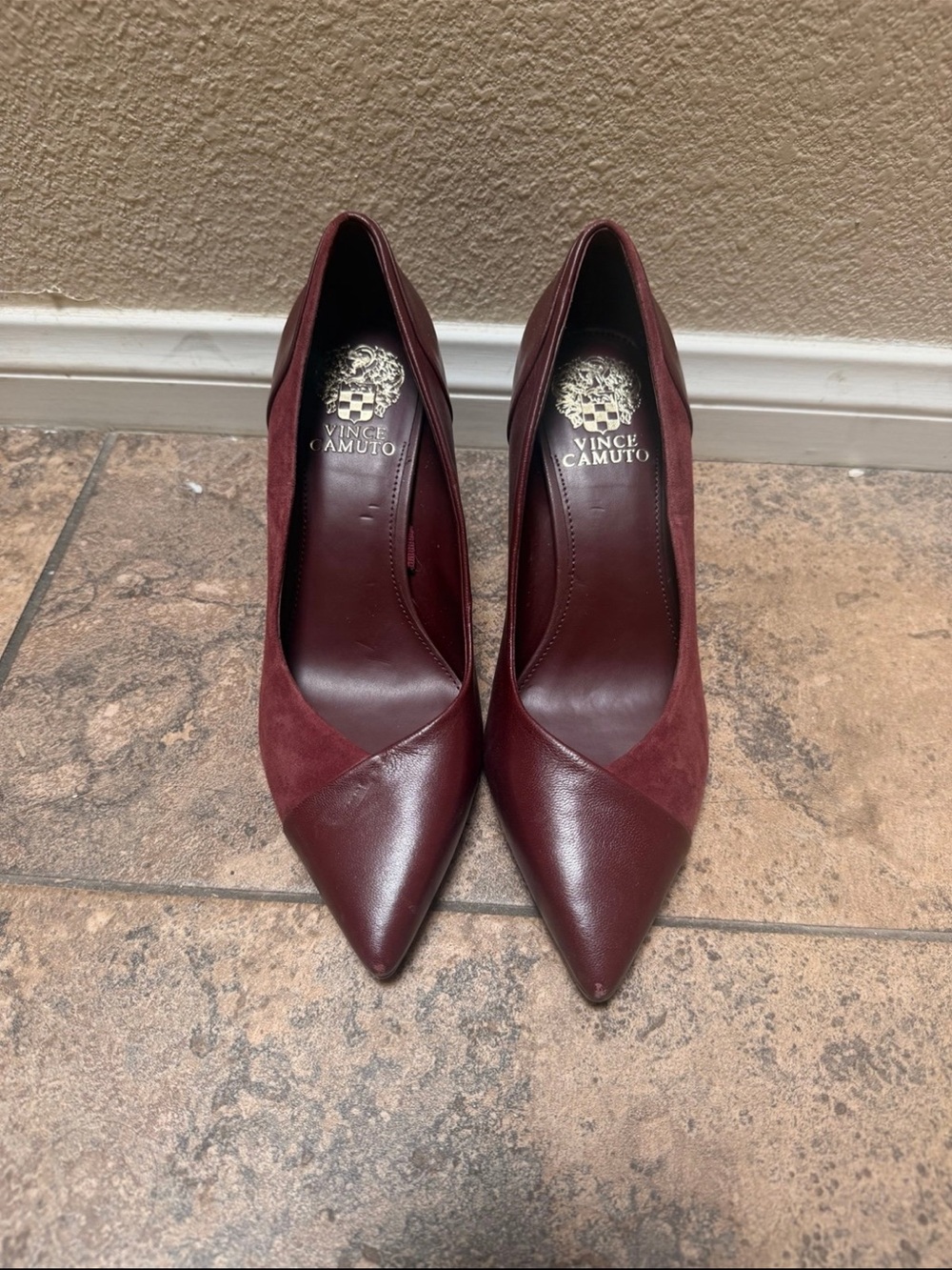 Vince Camuto Burgundy Suede and Leather heels Pumps size 7.5